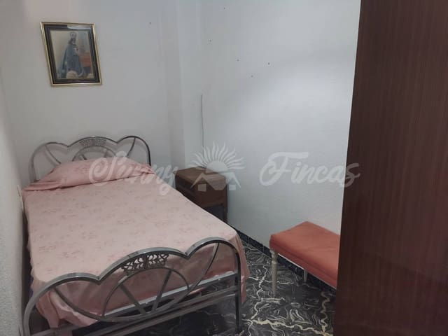 4 bedroom Townhouse for sale in Yecla with garage - € 112,500 (Ref: 6472110)