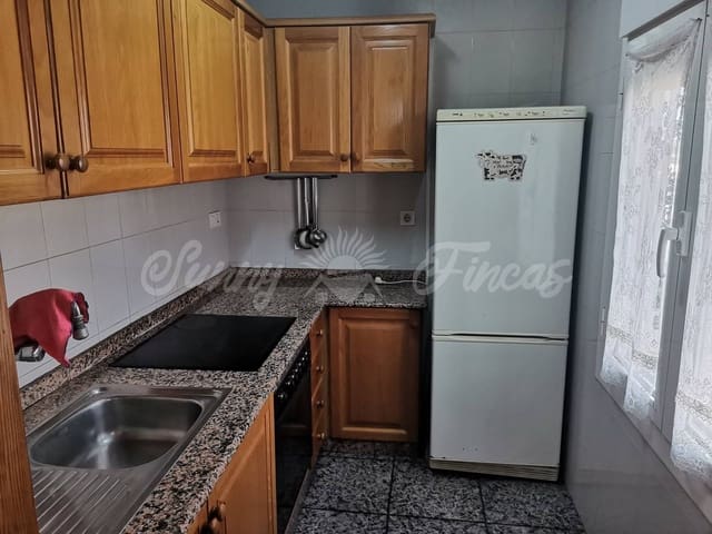 4 bedroom Townhouse for sale in Yecla with garage - € 112,500 (Ref: 6472110)