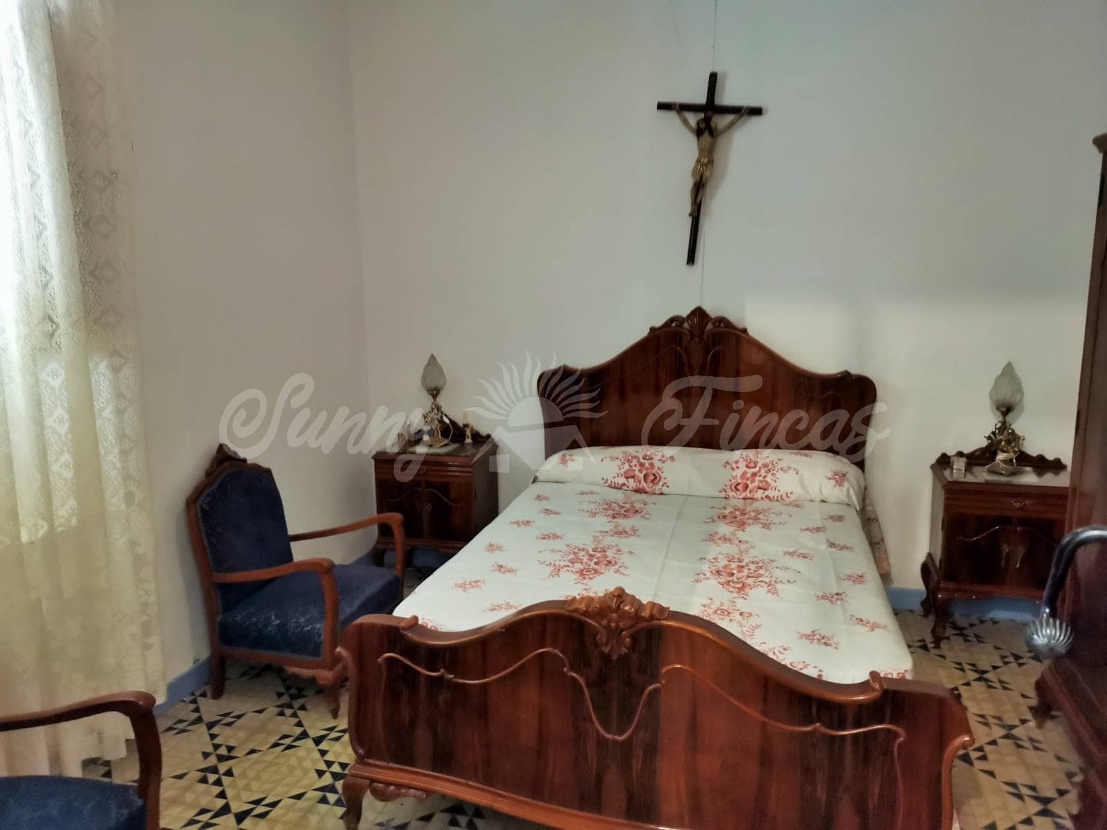 6 soveværelse Semi-Rækkehus til salg i Canada med garage - € 165.000 (Ref: 6512256)