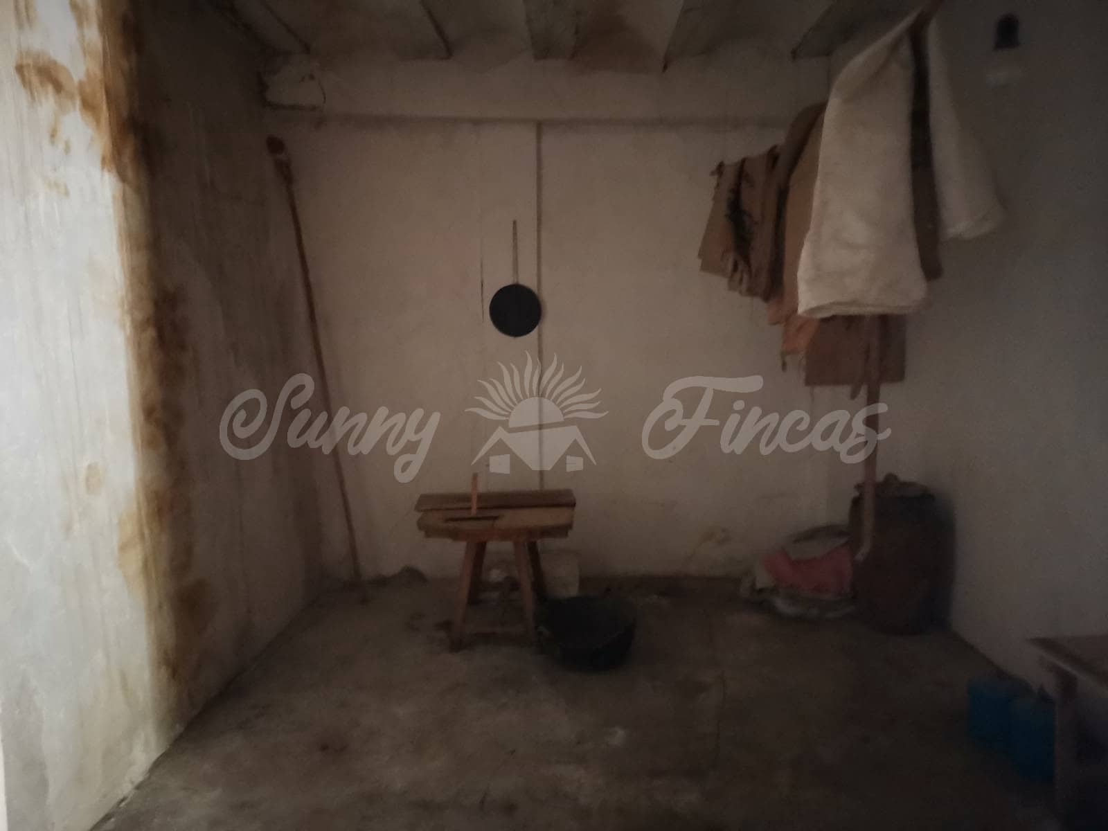 6 soveværelse Semi-Rækkehus til salg i Canada med garage - € 165.000 (Ref: 6512256)