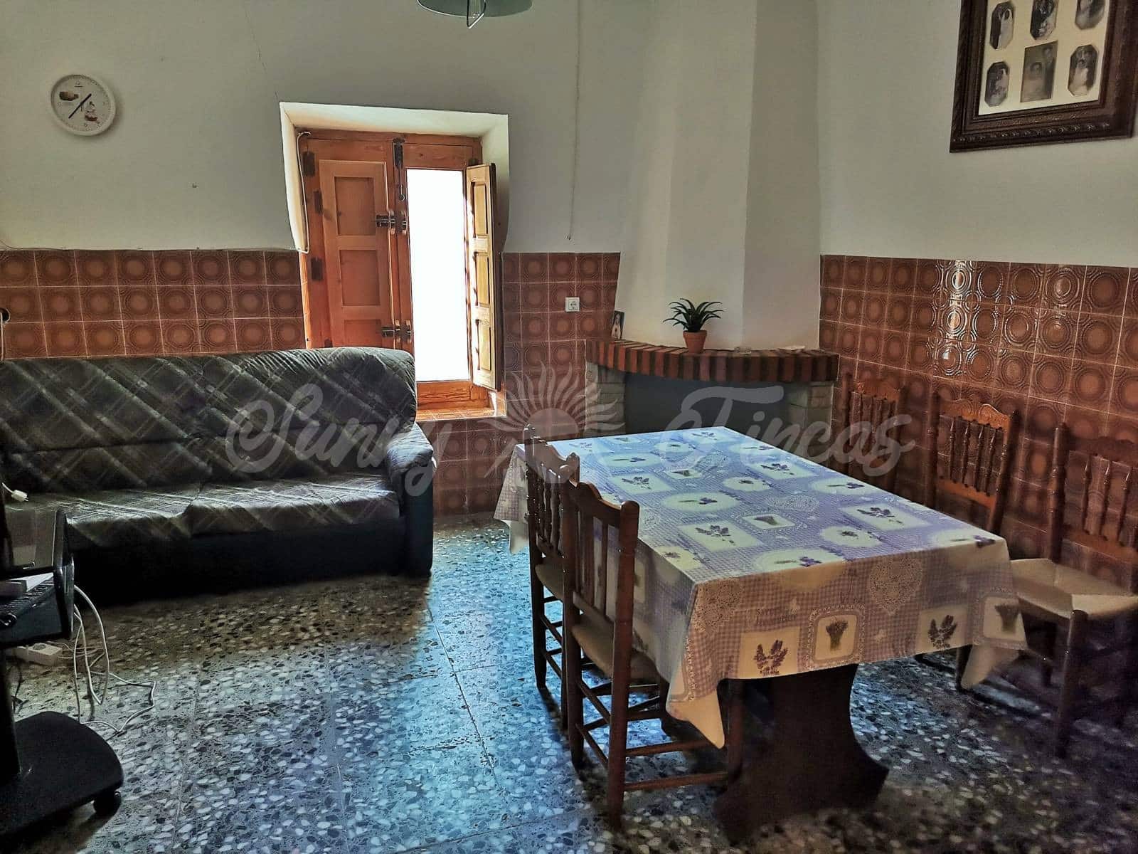 6 soveværelse Semi-Rækkehus til salg i Canada med garage - € 165.000 (Ref: 6512256)