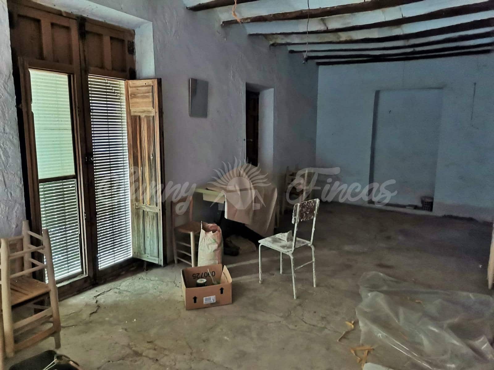 6 soveværelse Semi-Rækkehus til salg i Canada med garage - € 165.000 (Ref: 6512256)