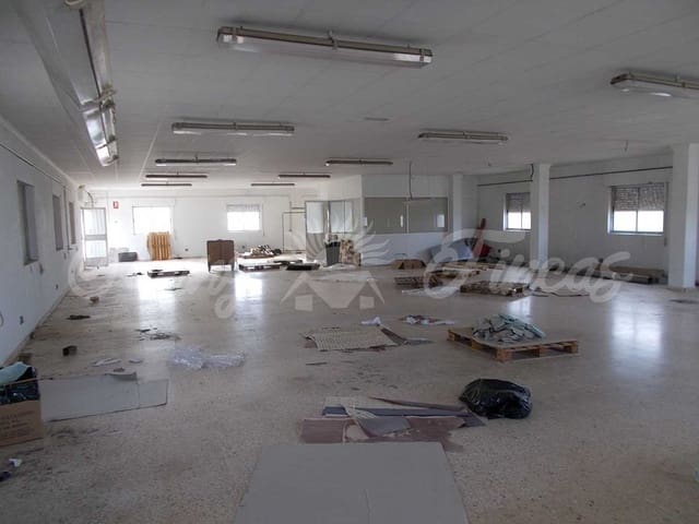 Rijtjeshuis te koop in Yecla - € 180.000 (Ref: 6793994)