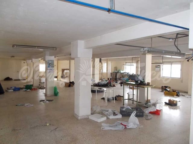 Rijtjeshuis te koop in Yecla - € 180.000 (Ref: 6793994)