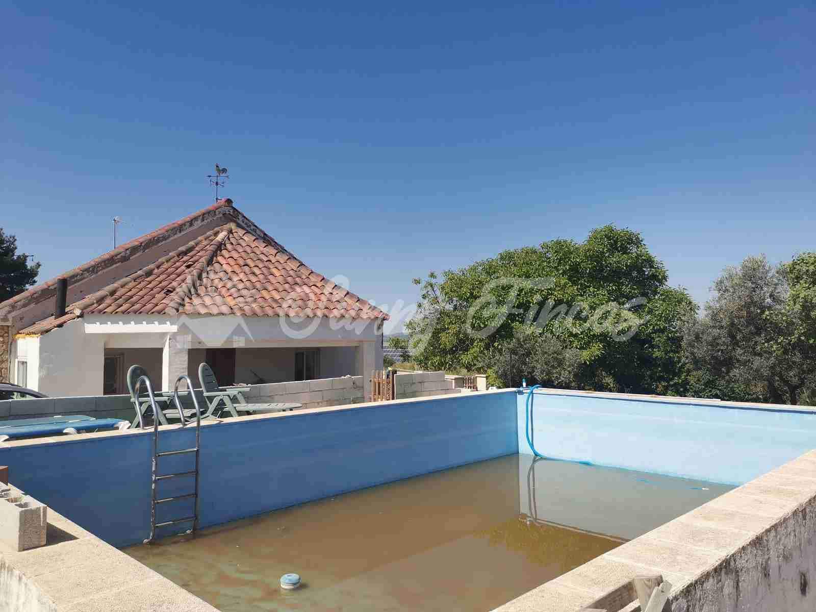 4 sypialnia Willa na sprzedaż w Yecla z basenem garażem - 199 000 € (Ref: 6881989)