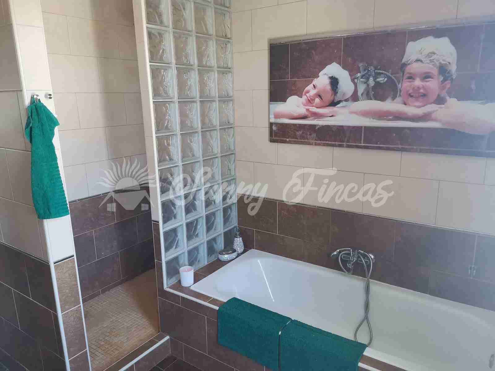 4 sypialnia Willa na sprzedaż w Yecla z basenem garażem - 199 000 € (Ref: 6881989)