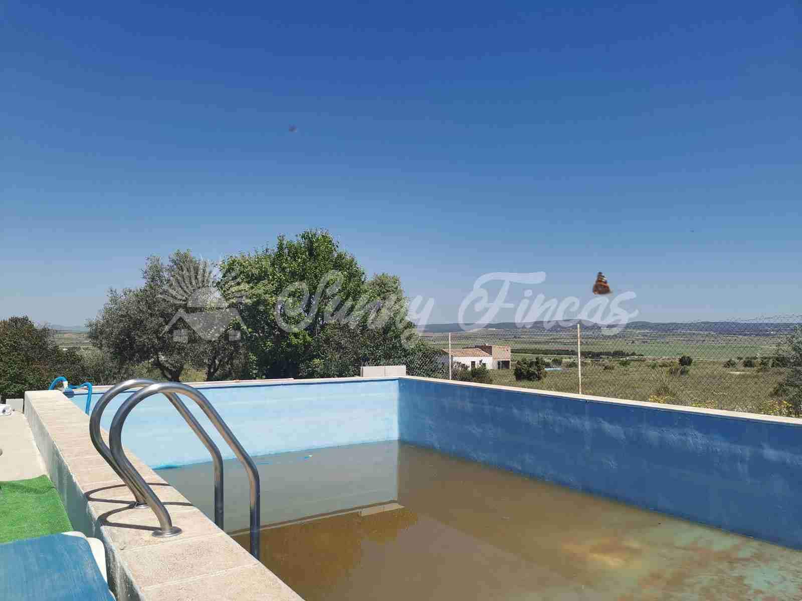 4 sypialnia Willa na sprzedaż w Yecla z basenem garażem - 199 000 € (Ref: 6881989)