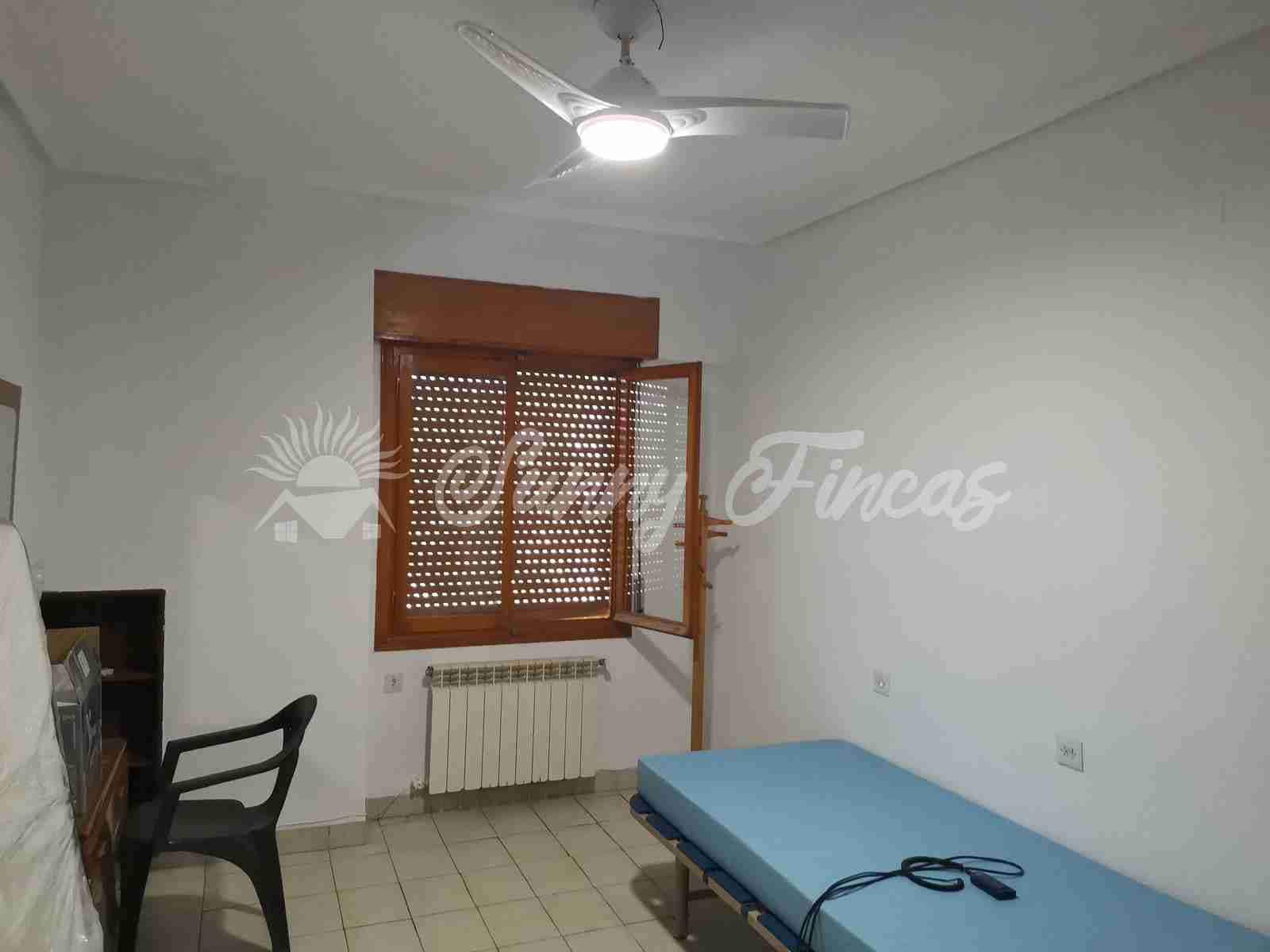 6 soveværelse Villa til salg i Canada med garage - € 235.000 (Ref: 7161782)