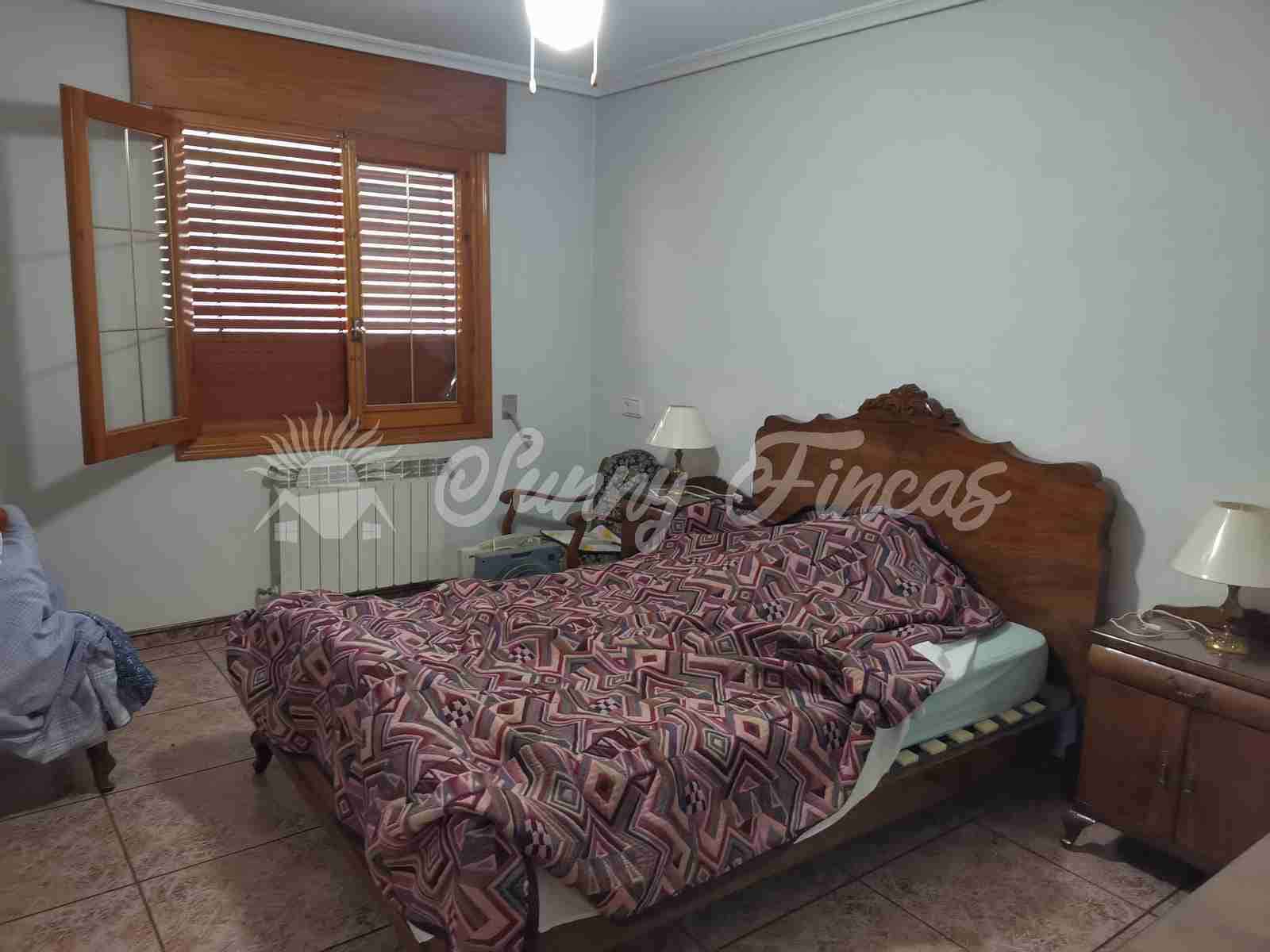 6 soveværelse Villa til salg i Canada med garage - € 235.000 (Ref: 7161782)