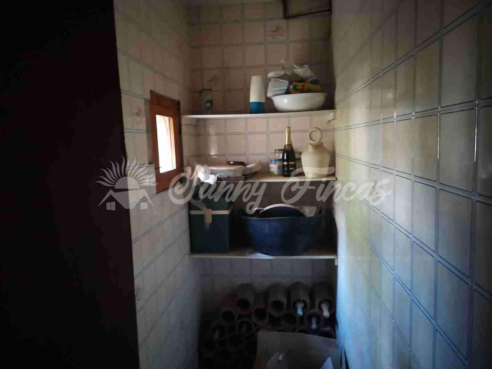 6 soveværelse Villa til salg i Canada med garage - € 235.000 (Ref: 7161782)