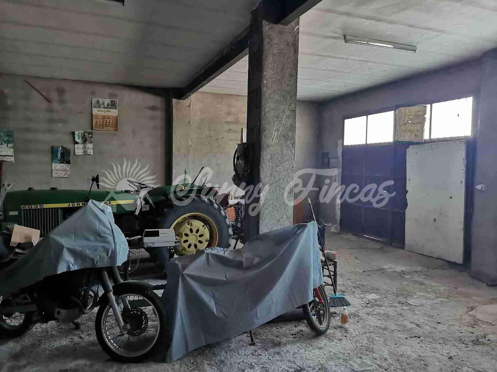 6 soveværelse Villa til salg i Canada med garage - € 235.000 (Ref: 7161782)