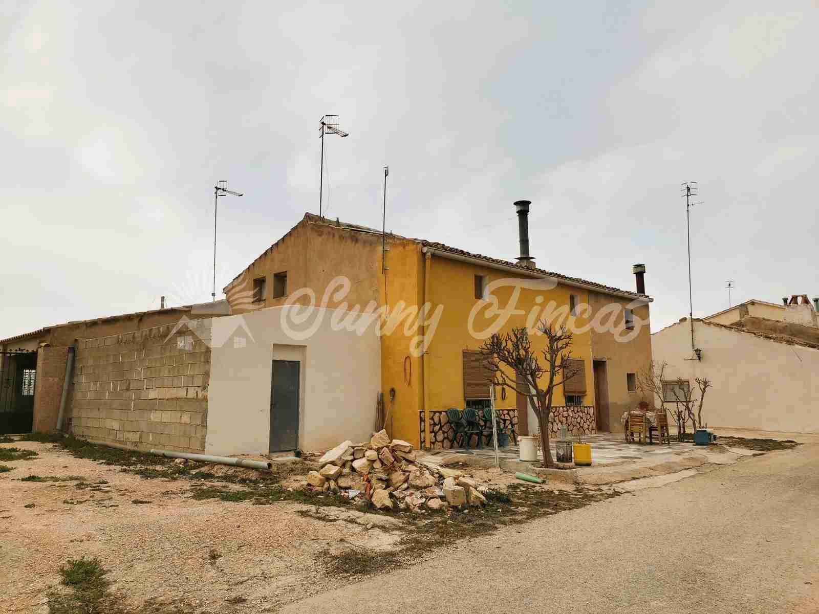 5 soveværelse Finca/Landehus til salg i Yecla med garage - € 65.000 (Ref: 7429738)