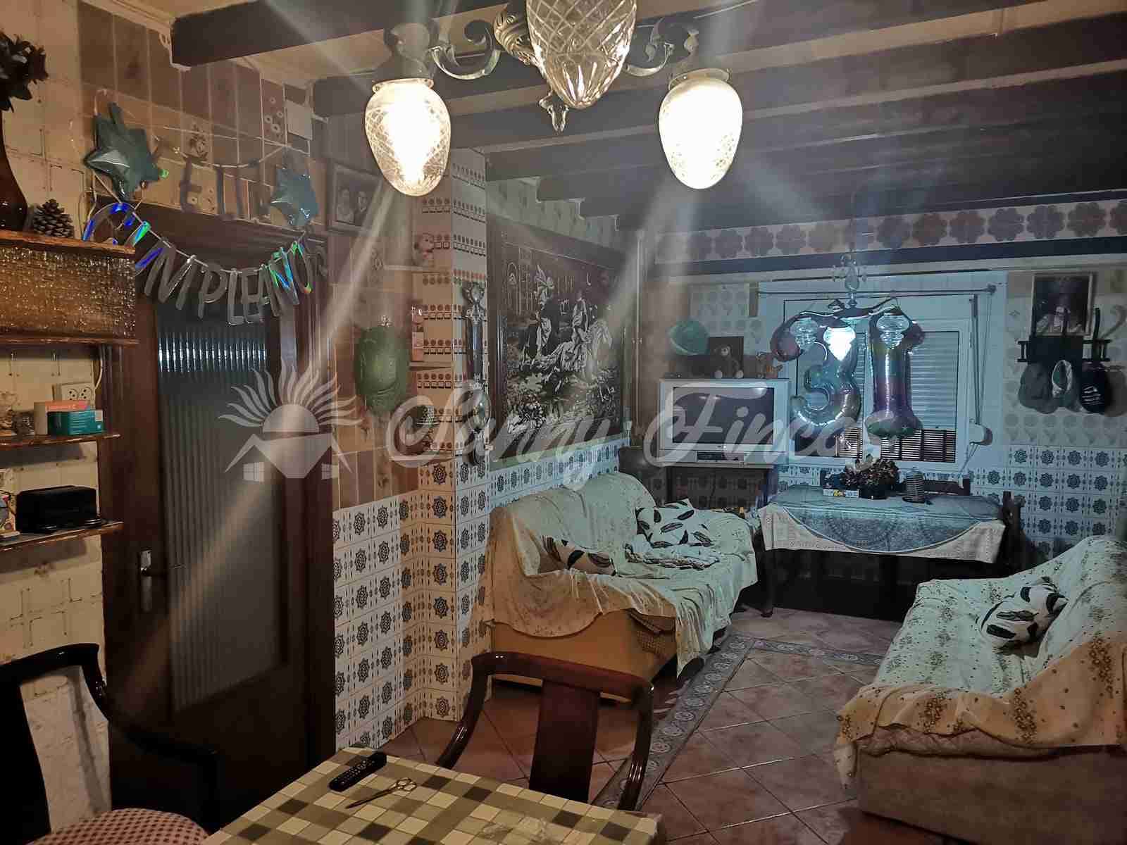 6 soveværelse Finca/Landehus til salg i Yecla med swimmingpool garage - € 139.995 (Ref: 7462606)