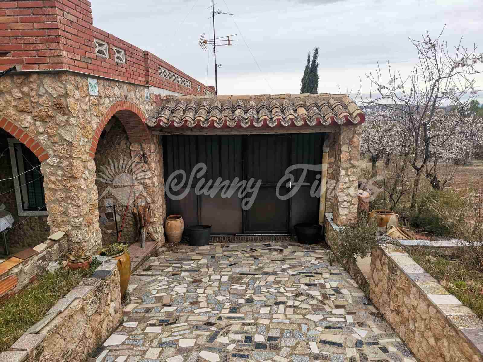 6 soveværelse Finca/Landehus til salg i Yecla med swimmingpool garage - € 139.995 (Ref: 7462606)