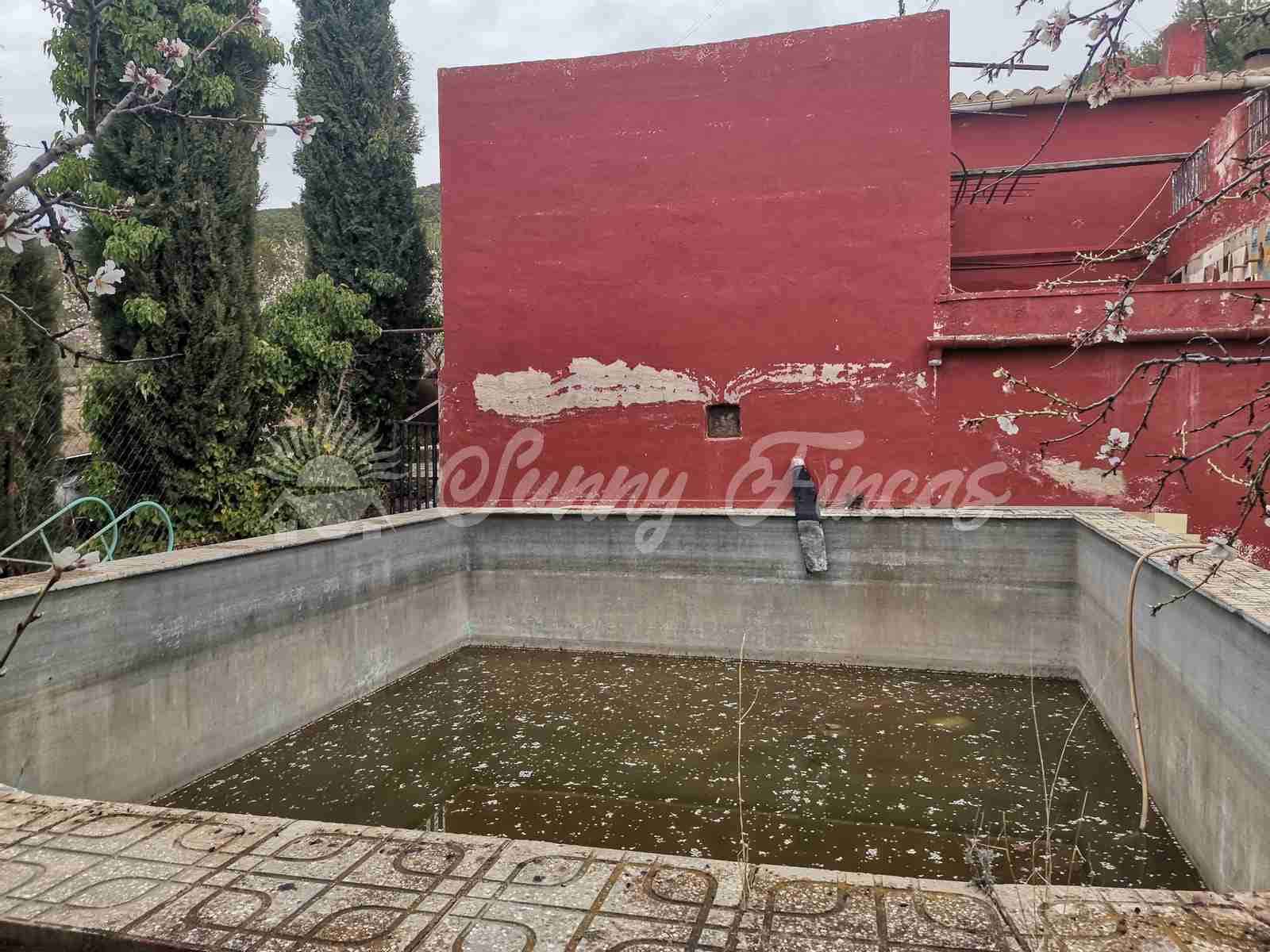 6 soveværelse Finca/Landehus til salg i Yecla med swimmingpool garage - € 139.995 (Ref: 7462606)