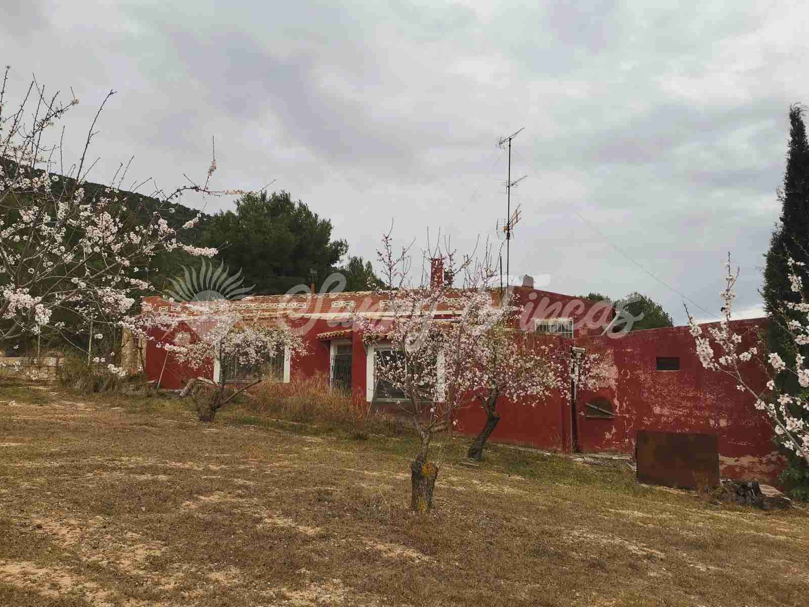 6 soveværelse Finca/Landehus til salg i Yecla med swimmingpool garage - € 139.995 (Ref: 7462606)