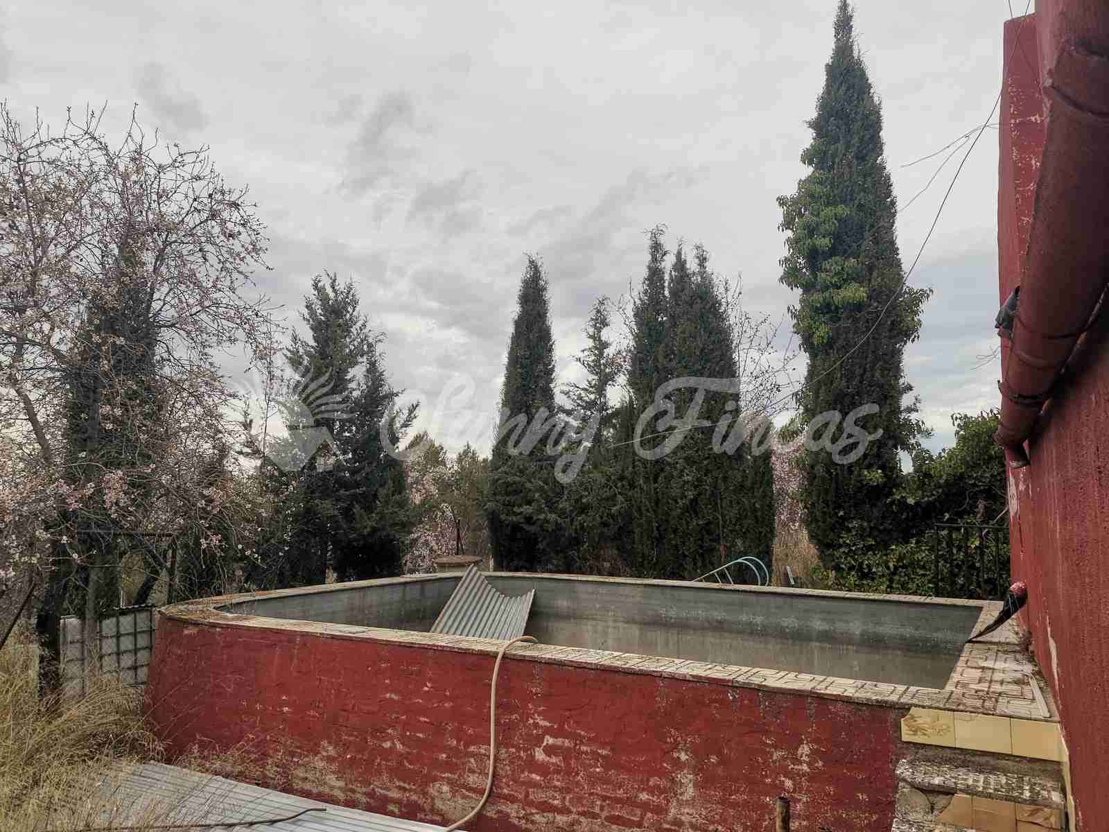 6 soveværelse Finca/Landehus til salg i Yecla med swimmingpool garage - € 139.995 (Ref: 7462606)