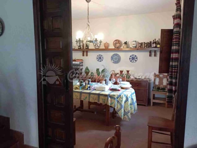 4 slaapkamer Villa te koop in Ayora met zwembad garage - € 186.000 (Ref: 7694414)