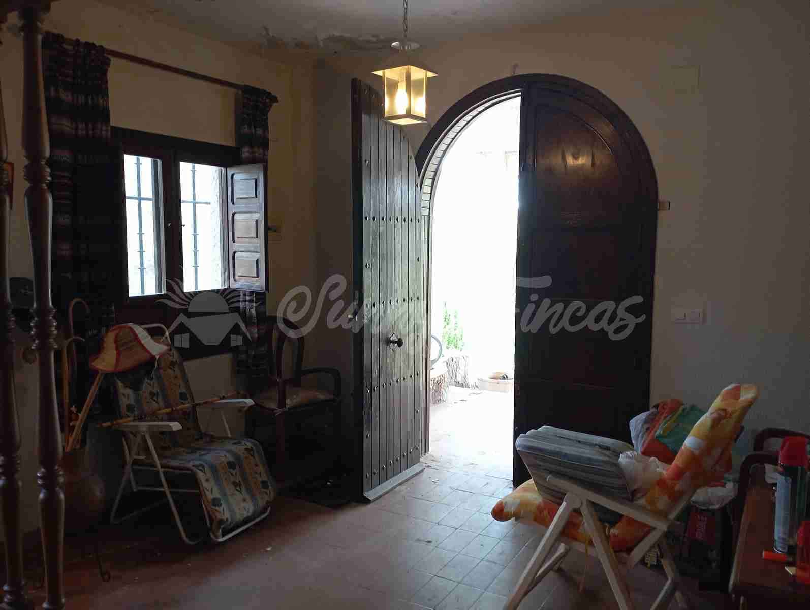 4 soveværelse Villa til salg i Ayora med swimmingpool garage - € 186.000 (Ref: 7694414)