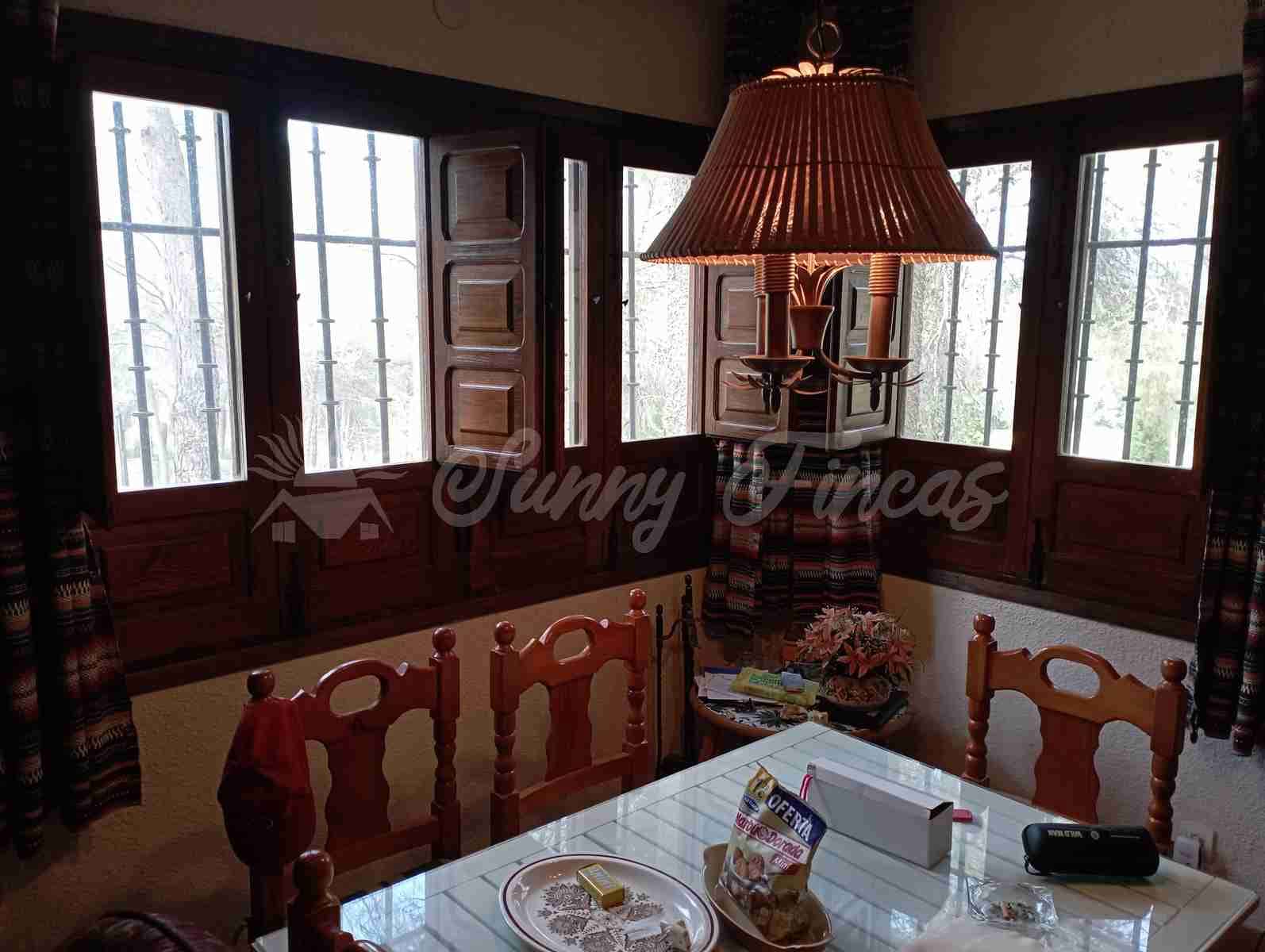 4 soveværelse Villa til salg i Ayora med swimmingpool garage - € 186.000 (Ref: 7694414)