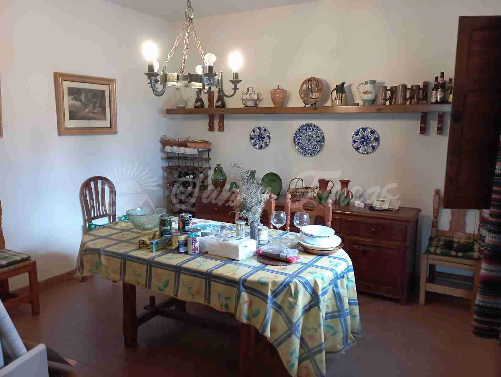 4 soveværelse Villa til salg i Ayora med swimmingpool garage - € 186.000 (Ref: 7694414)