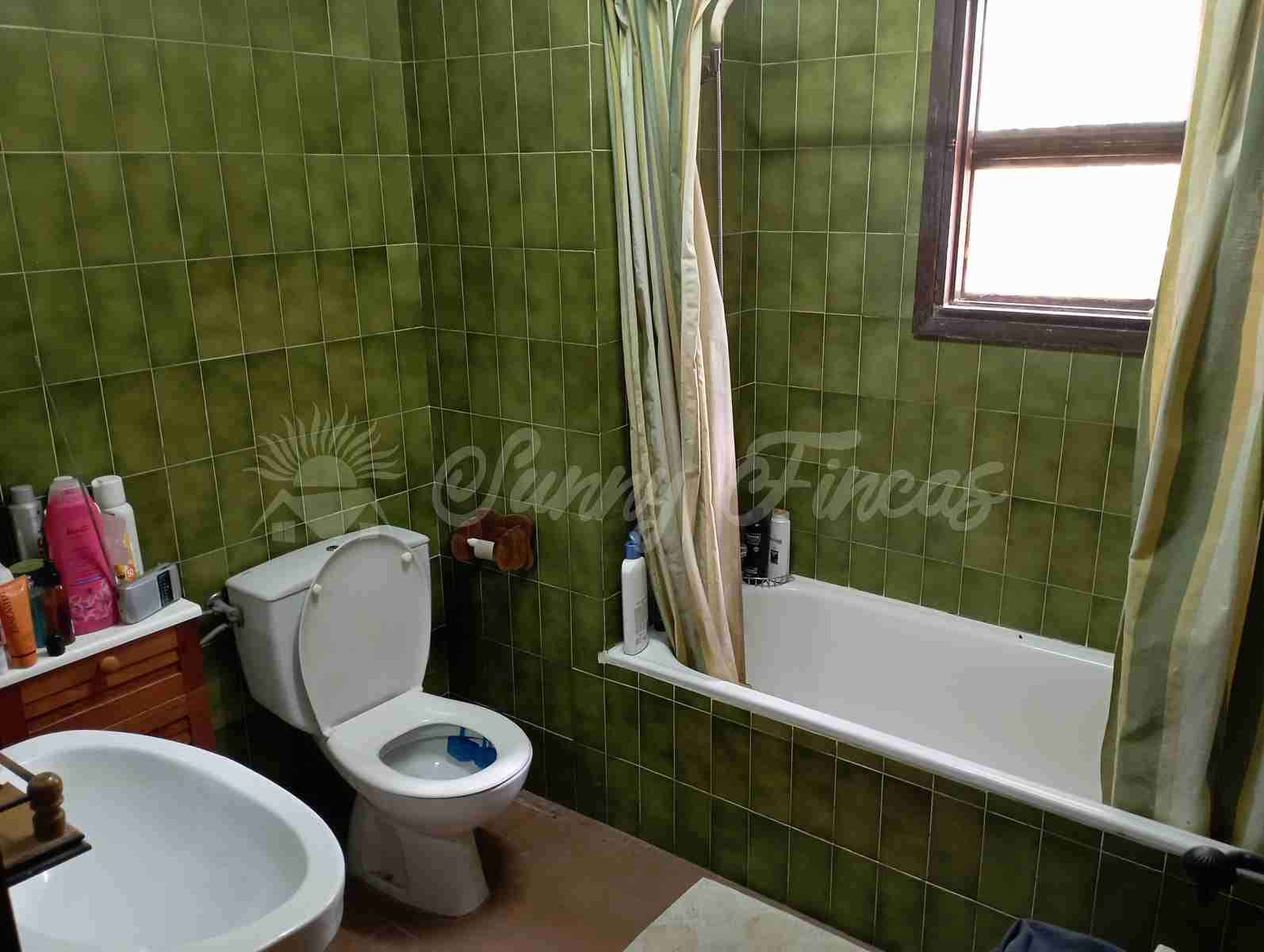 4 soveværelse Villa til salg i Ayora med swimmingpool garage - € 186.000 (Ref: 7694414)