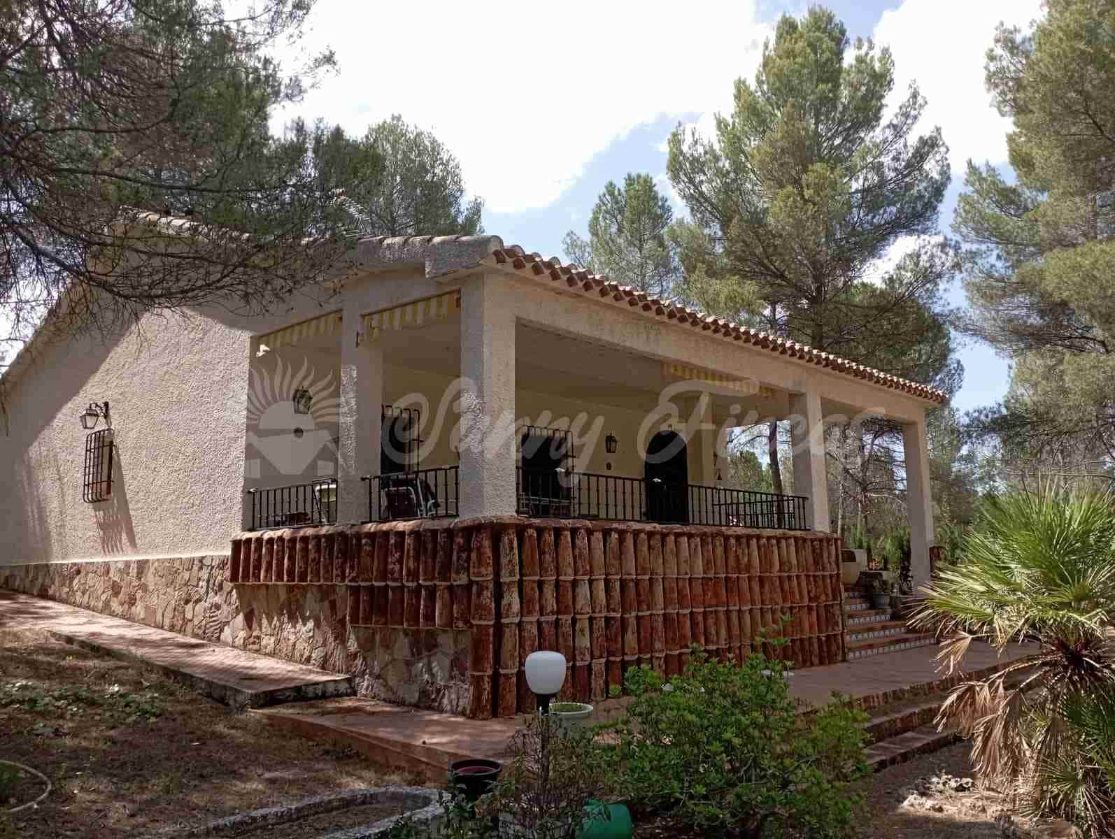 4 soveværelse Villa til salg i Ayora med swimmingpool garage - € 186.000 (Ref: 7694414)