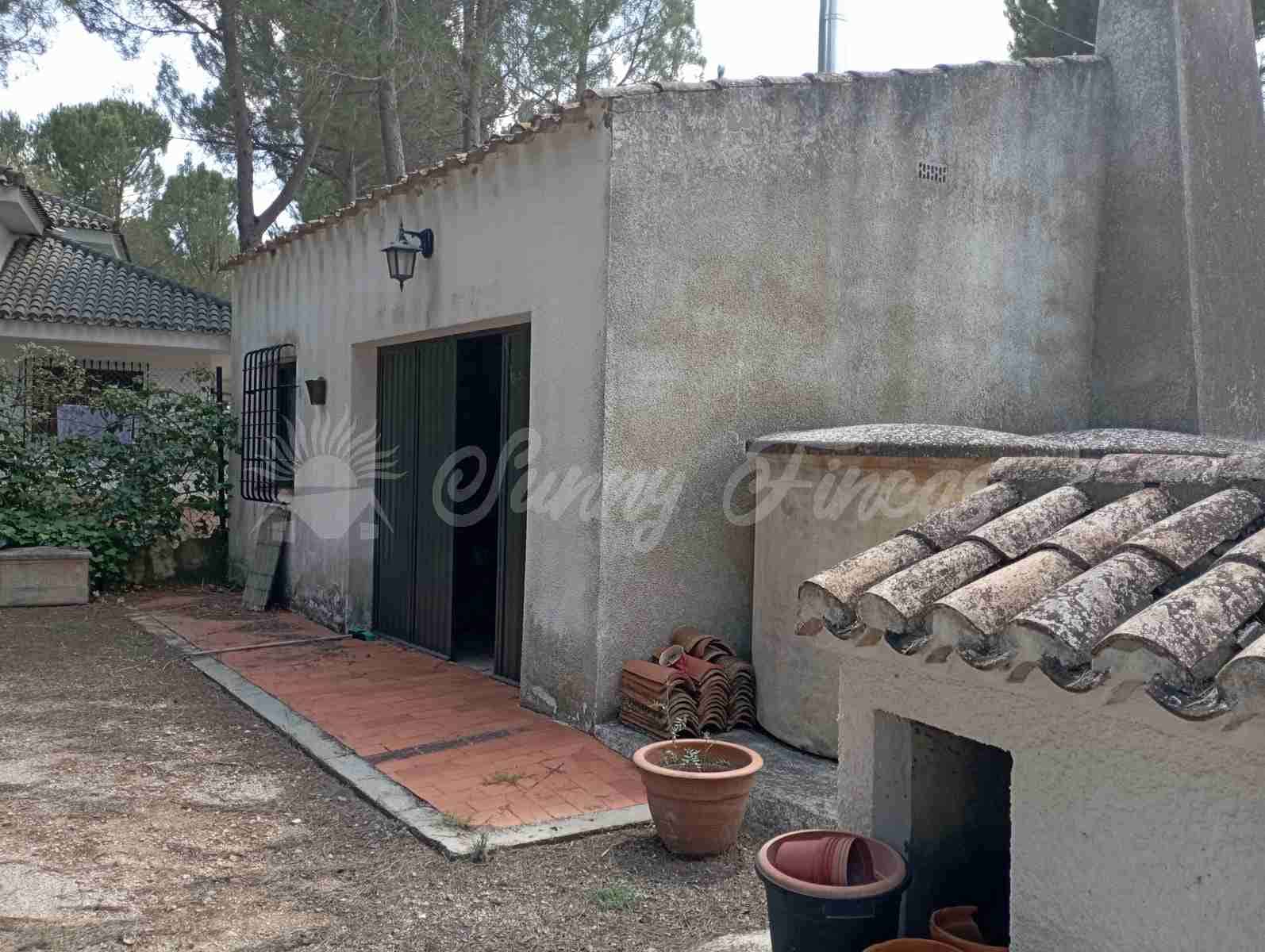 4 soveværelse Villa til salg i Ayora med swimmingpool garage - € 186.000 (Ref: 7694414)