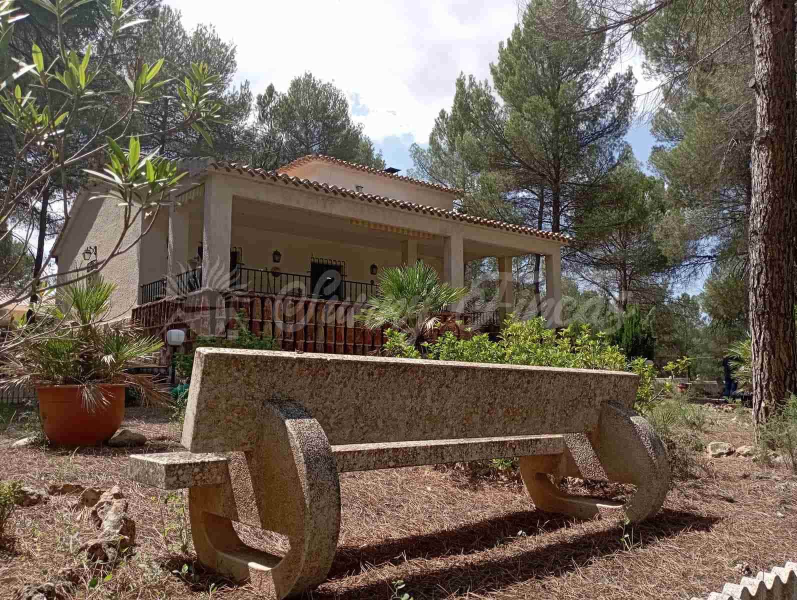 4 soveværelse Villa til salg i Ayora med swimmingpool garage - € 186.000 (Ref: 7694414)