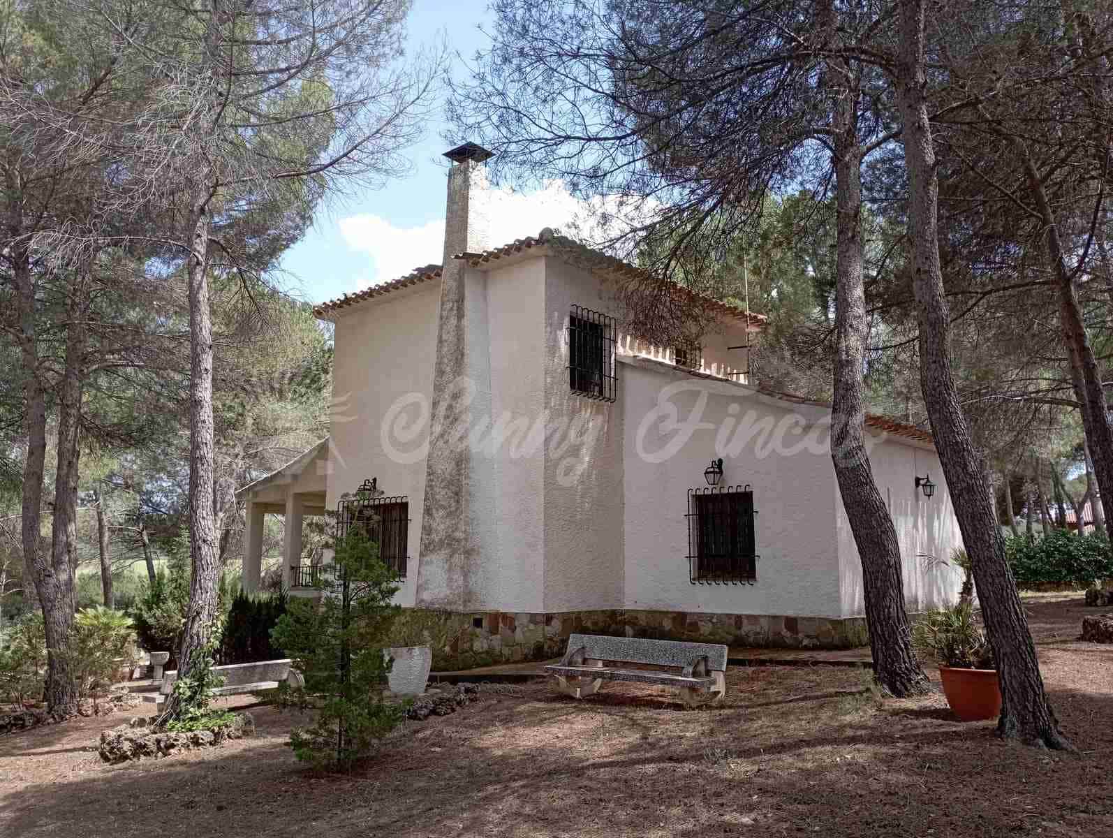 4 soveværelse Villa til salg i Ayora med swimmingpool garage - € 186.000 (Ref: 7694414)