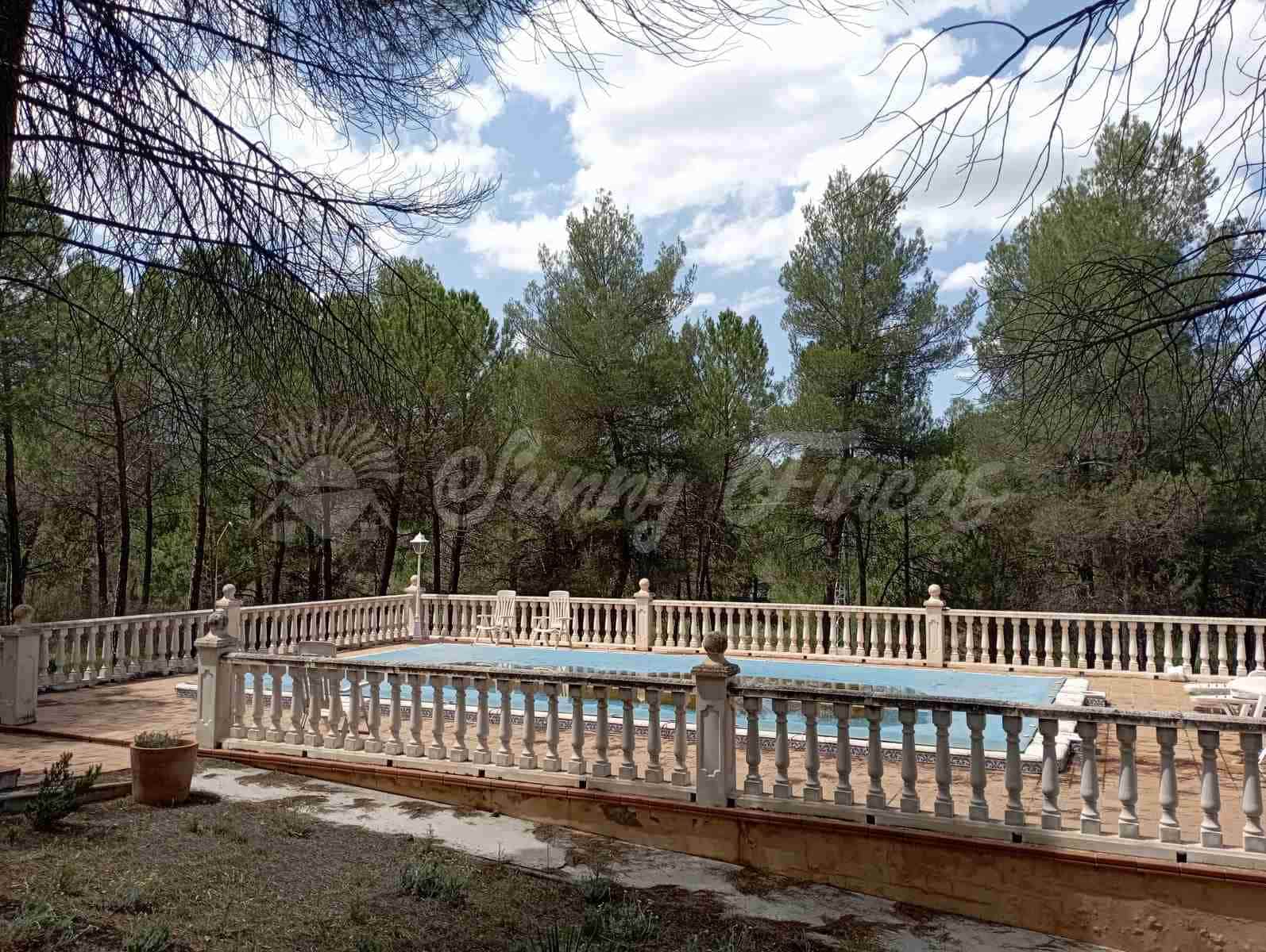 4 soveværelse Villa til salg i Ayora med swimmingpool garage - € 186.000 (Ref: 7694414)