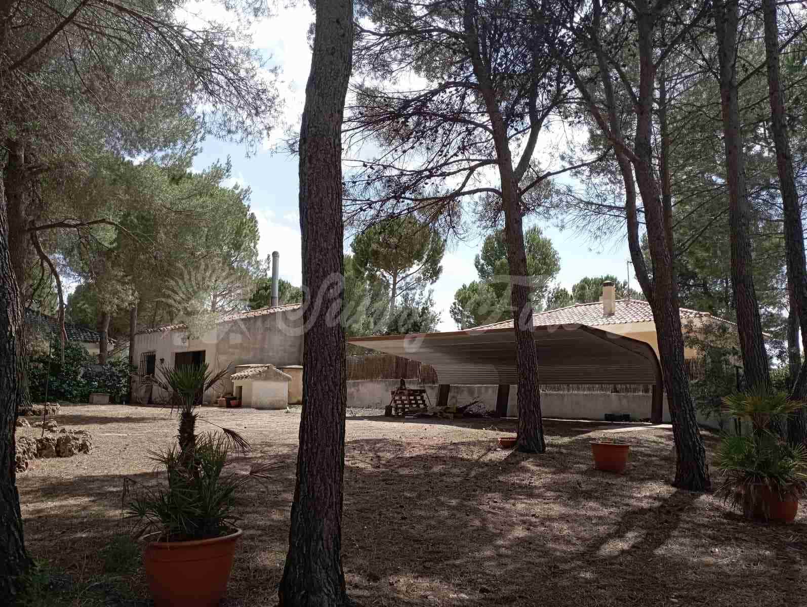 4 soveværelse Villa til salg i Ayora med swimmingpool garage - € 186.000 (Ref: 7694414)