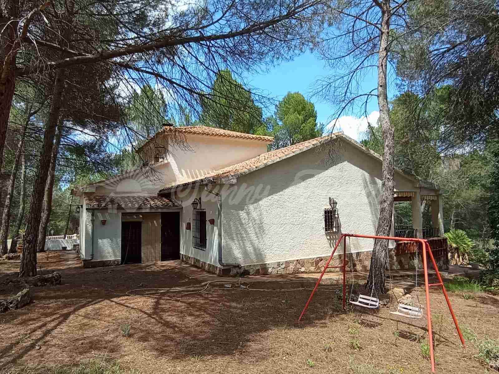 4 soveværelse Villa til salg i Ayora med swimmingpool garage - € 186.000 (Ref: 7694414)