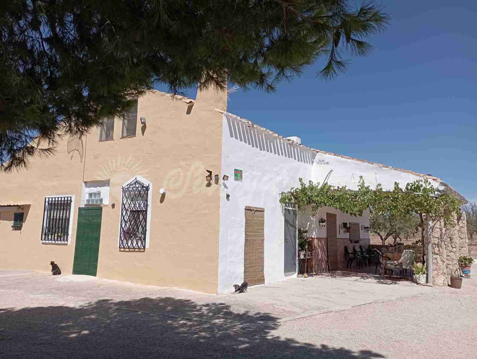 5 soverom Finca/Herregård til salgs i Yecla med svømmebasseng garasje - € 95 000 (Ref: 7788131)