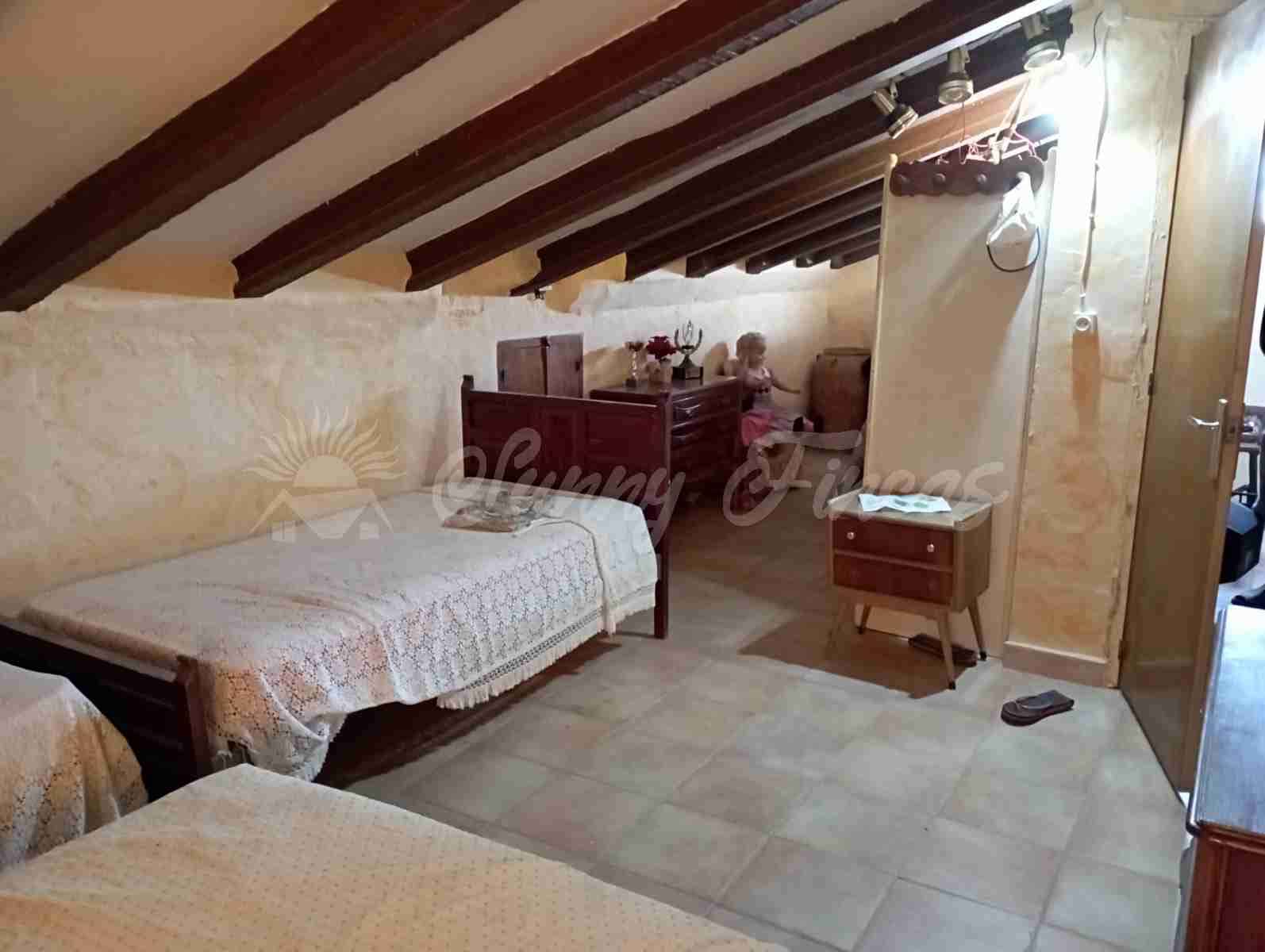 5 soverom Finca/Herregård til salgs i Yecla med svømmebasseng garasje - € 95 000 (Ref: 7788131)