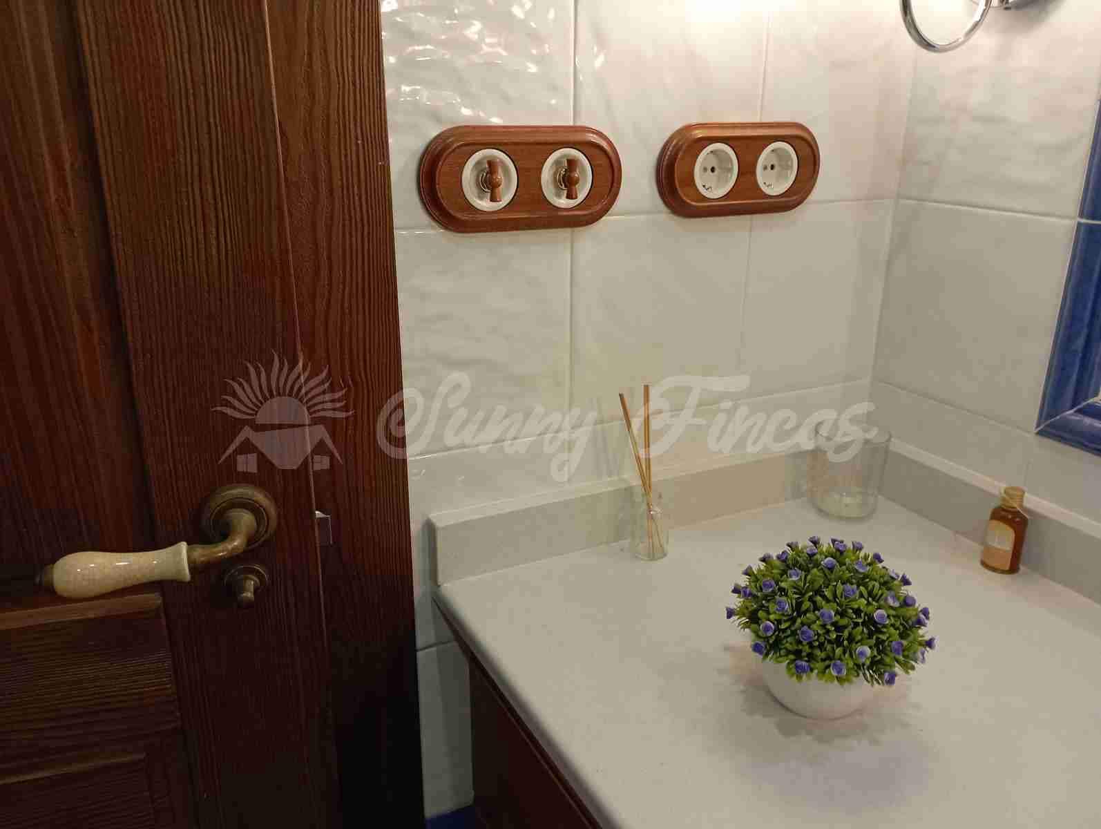 5 soveværelse Villa til salg i Villena med swimmingpool garage - € 425.000 (Ref: 7846230)