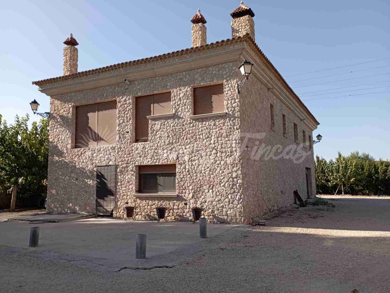 5 soveværelse Villa til salg i Villena med swimmingpool garage - € 425.000 (Ref: 7846230)