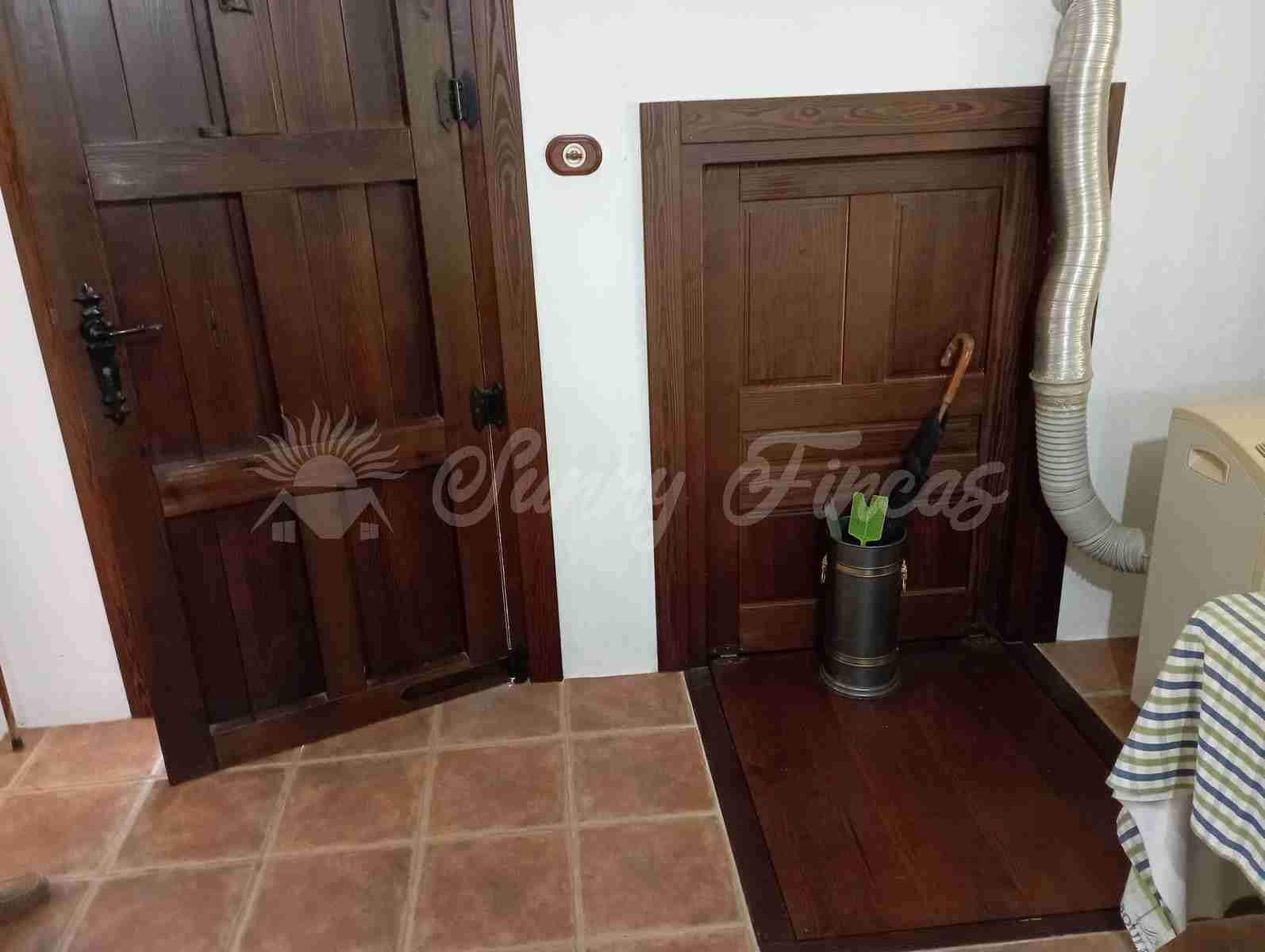 5 soveværelse Villa til salg i Villena med swimmingpool garage - € 425.000 (Ref: 7846230)