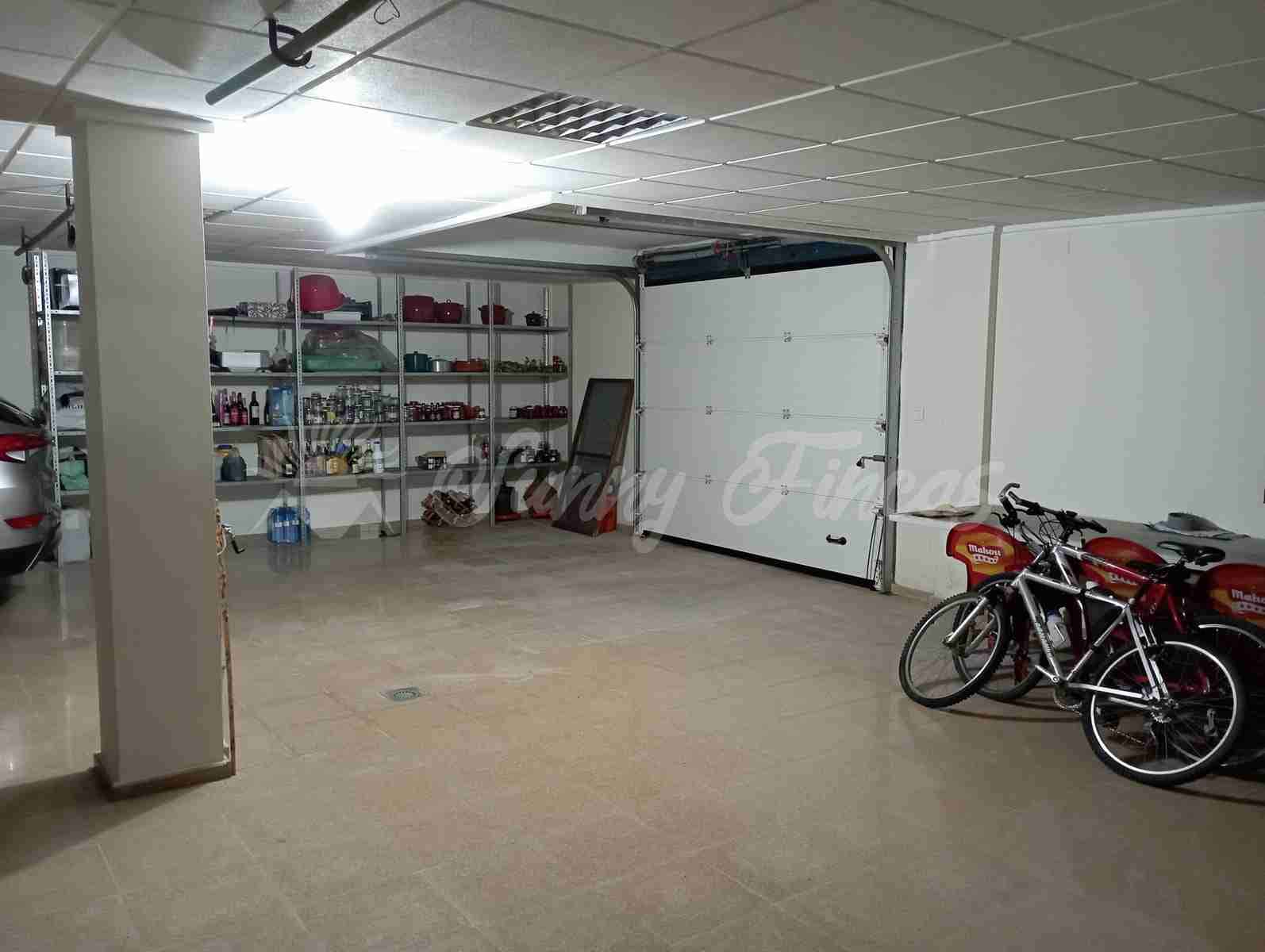 5 soveværelse Villa til salg i Villena med swimmingpool garage - € 425.000 (Ref: 7846230)