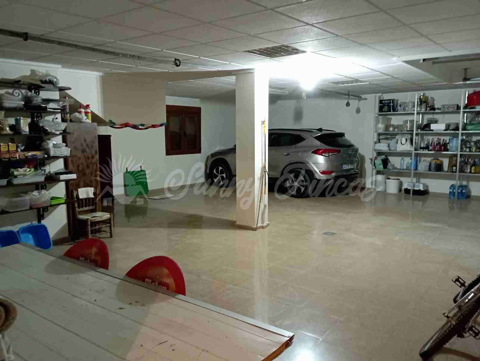 5 soveværelse Villa til salg i Villena med swimmingpool garage - € 425.000 (Ref: 7846230)