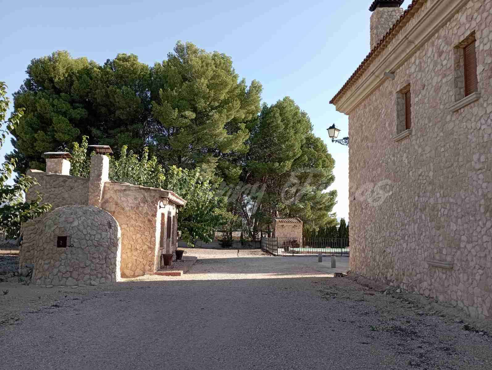 5 soveværelse Villa til salg i Villena med swimmingpool garage - € 425.000 (Ref: 7846230)