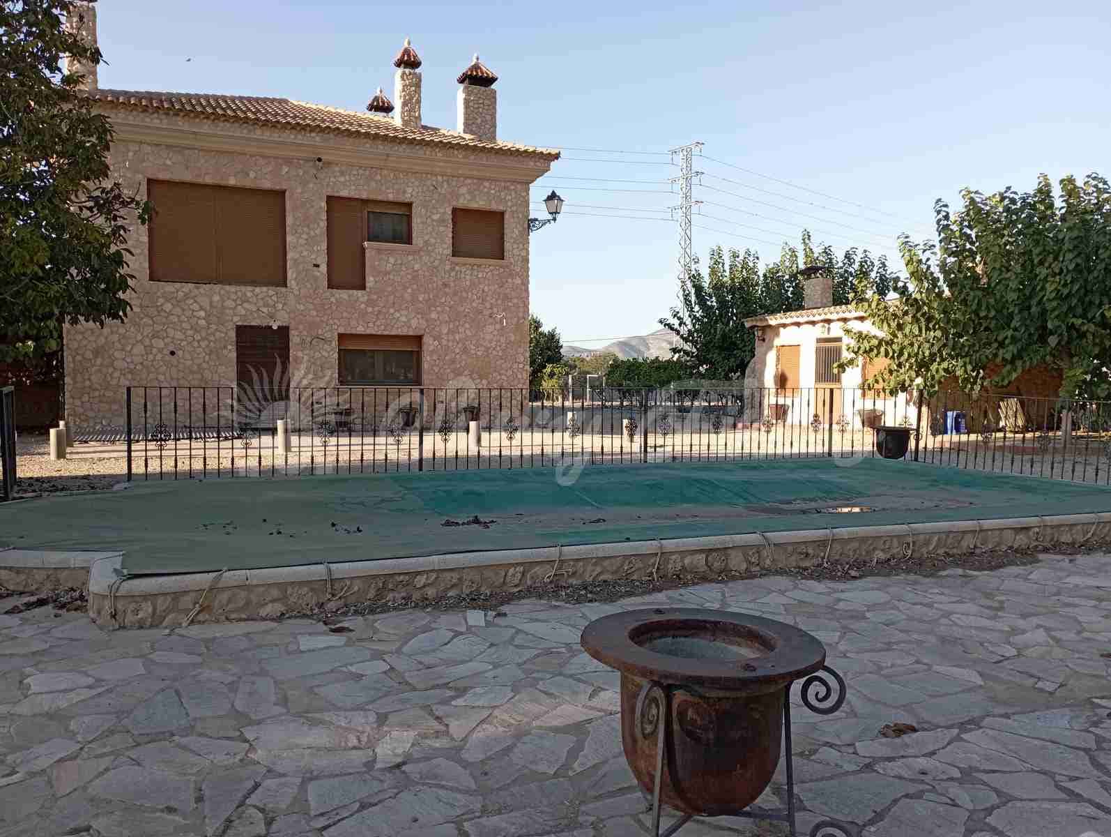 5 soveværelse Villa til salg i Villena med swimmingpool garage - € 425.000 (Ref: 7846230)