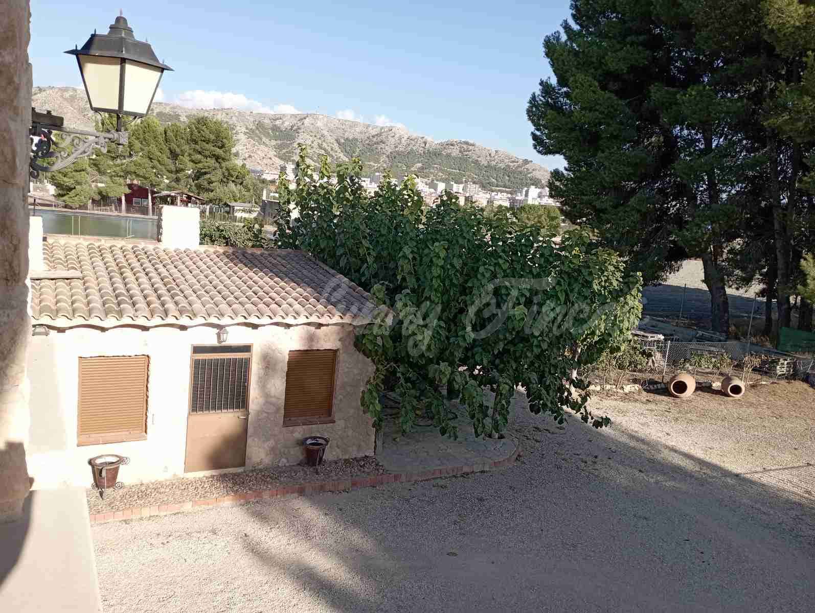 5 soveværelse Villa til salg i Villena med swimmingpool garage - € 425.000 (Ref: 7846230)