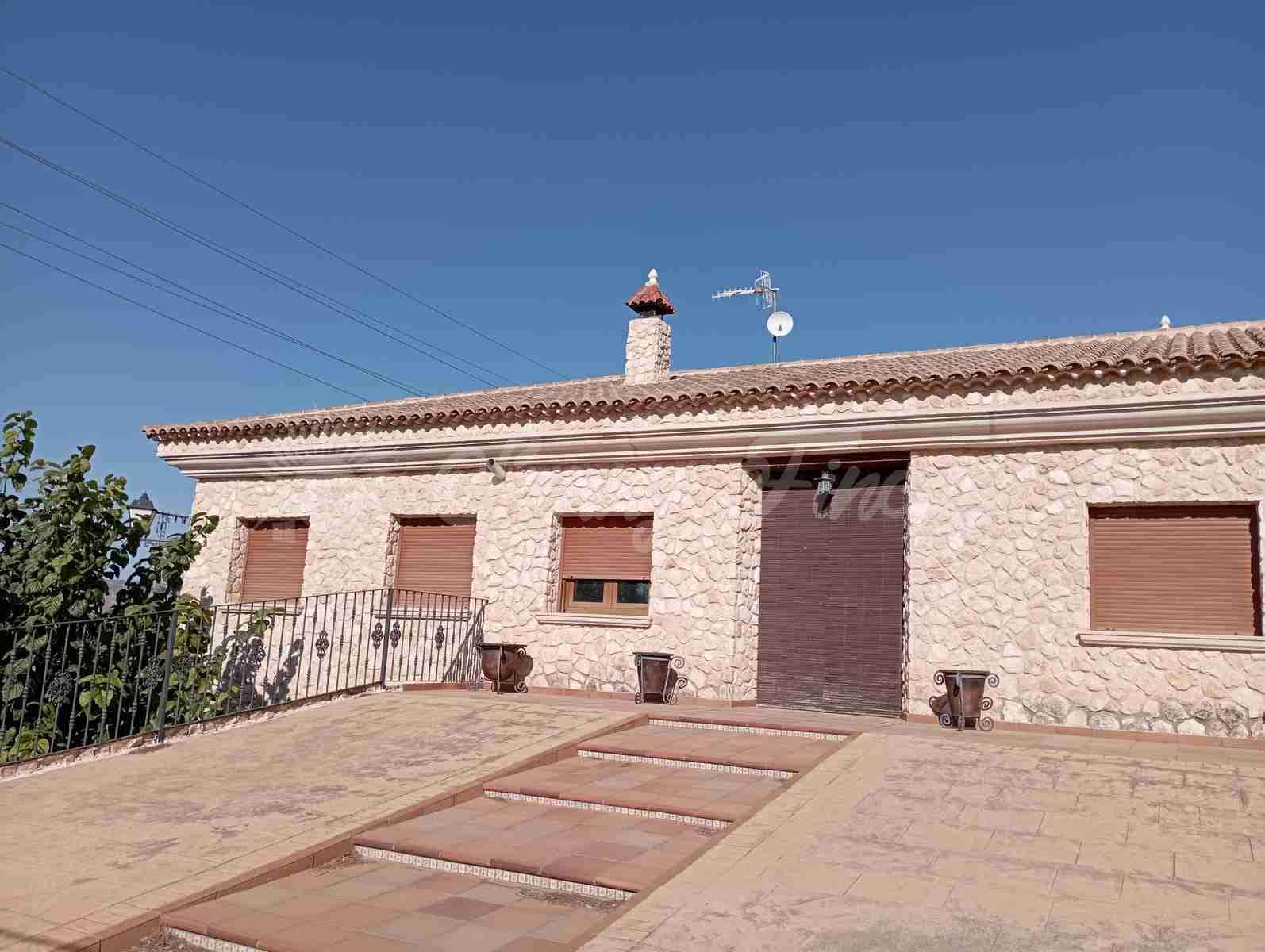 5 soveværelse Villa til salg i Villena med swimmingpool garage - € 425.000 (Ref: 7846230)