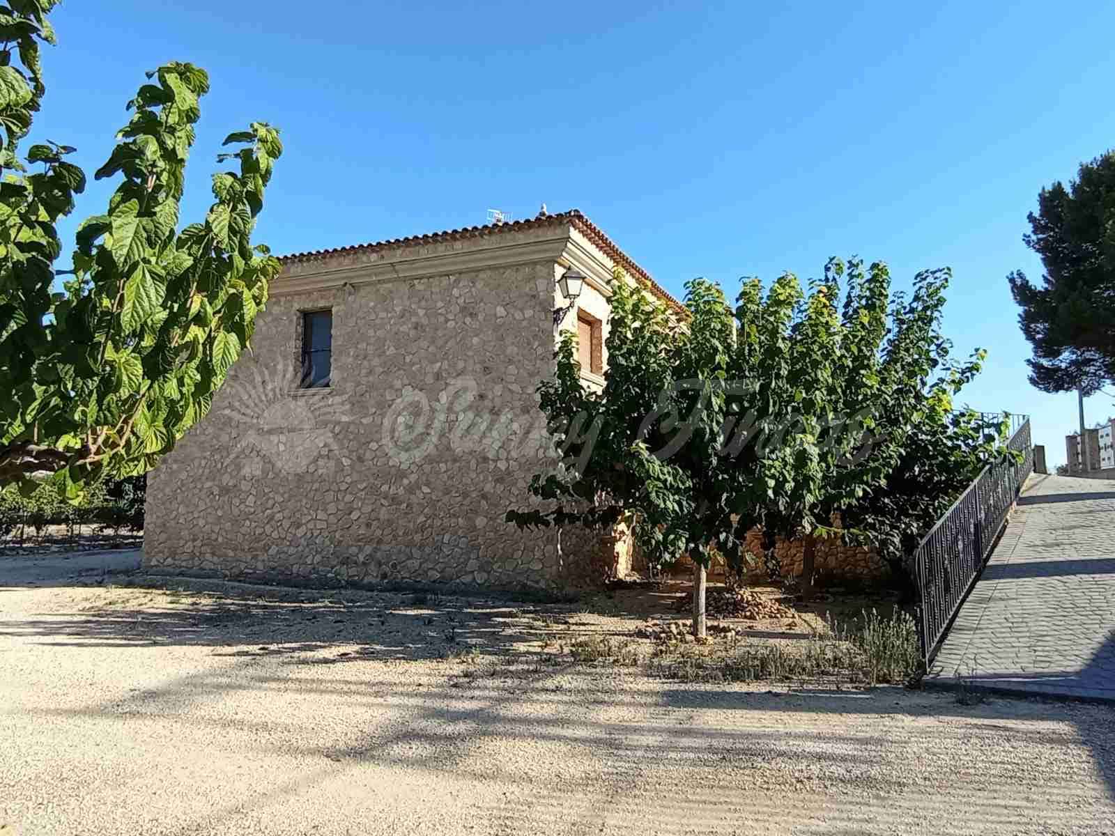 5 soveværelse Villa til salg i Villena med swimmingpool garage - € 425.000 (Ref: 7846230)
