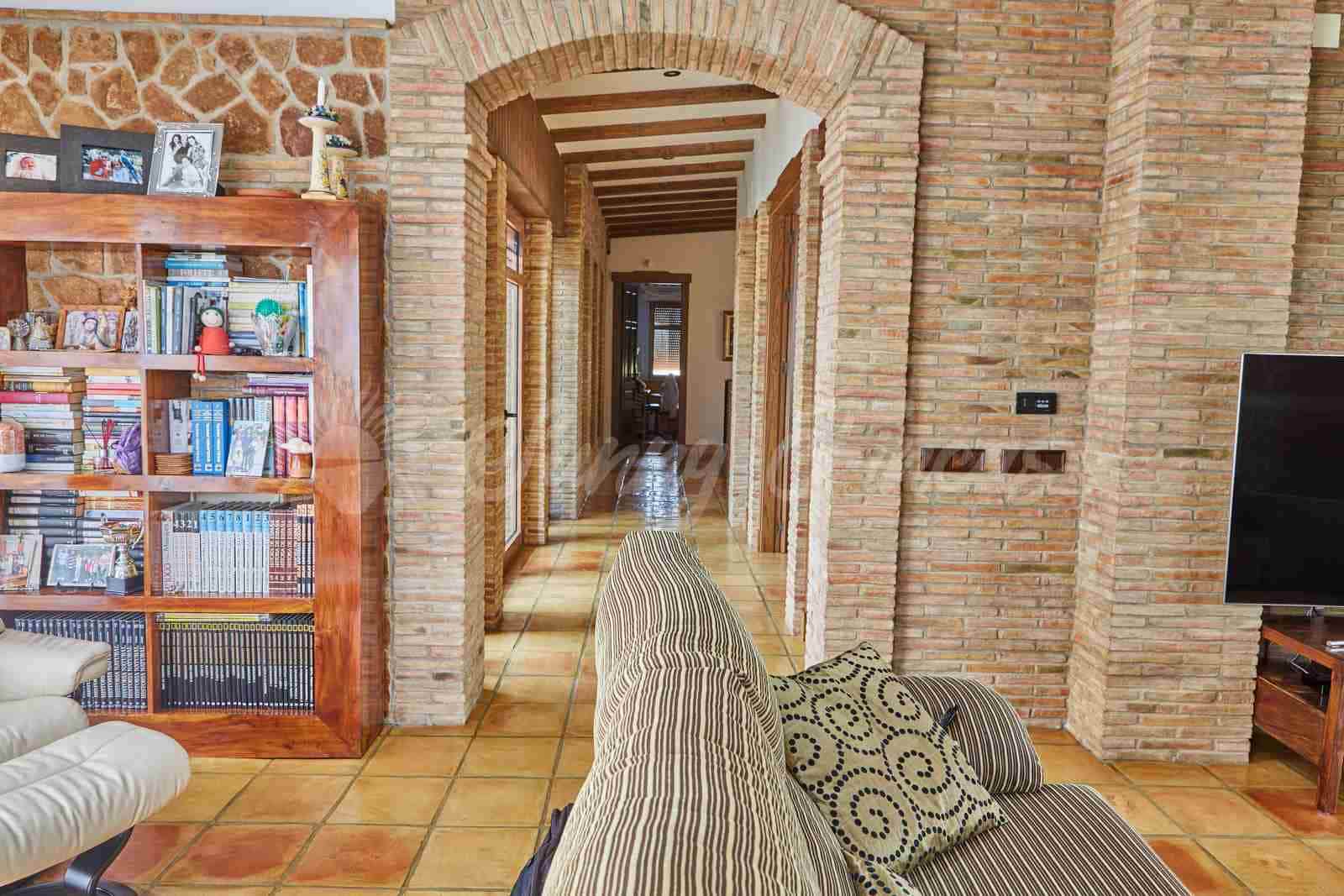 5 soveværelse Finca/Landehus til salg i Yecla med swimmingpool garage - € 600.000 (Ref: 7955926)