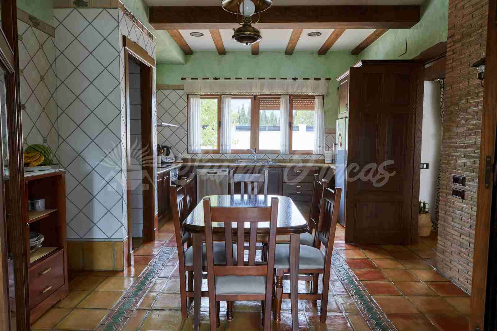 5 soveværelse Finca/Landehus til salg i Yecla med swimmingpool garage - € 600.000 (Ref: 7955926)