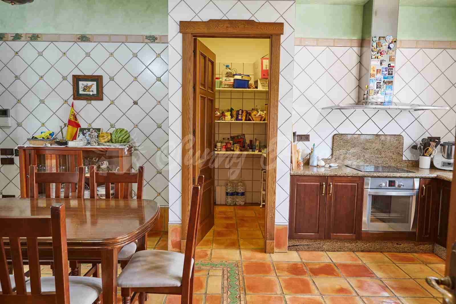 5 soveværelse Finca/Landehus til salg i Yecla med swimmingpool garage - € 600.000 (Ref: 7955926)