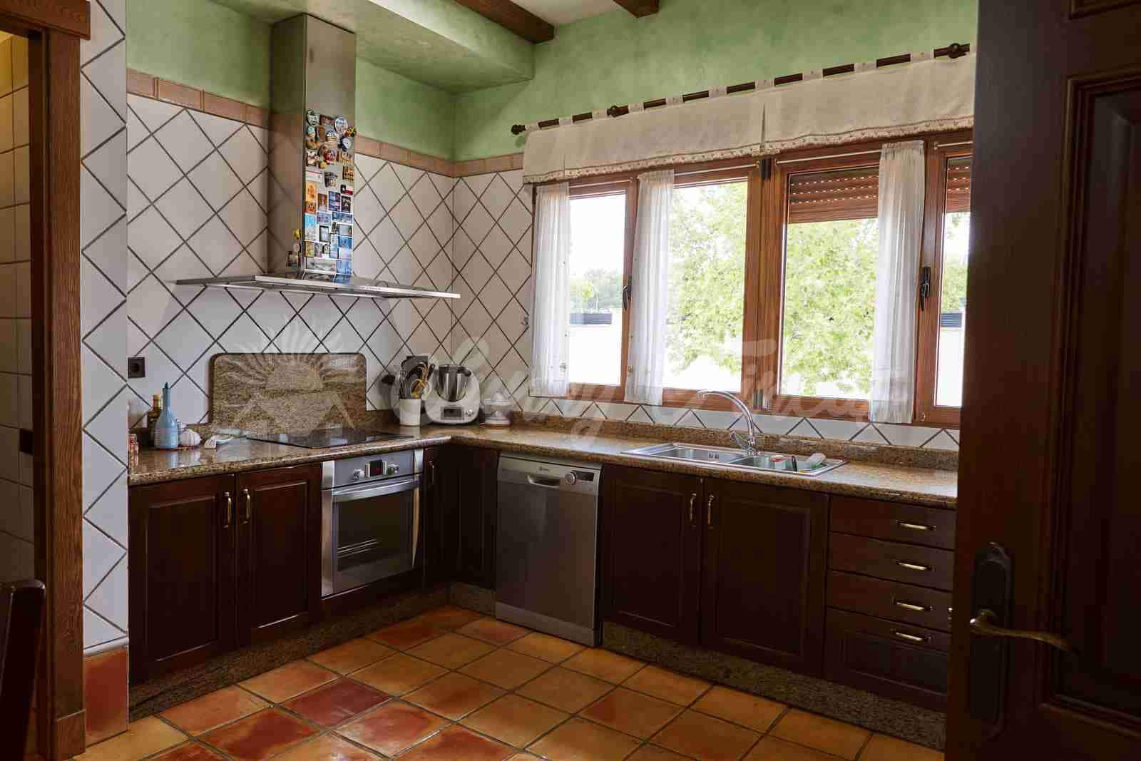 5 soveværelse Finca/Landehus til salg i Yecla med swimmingpool garage - € 600.000 (Ref: 7955926)