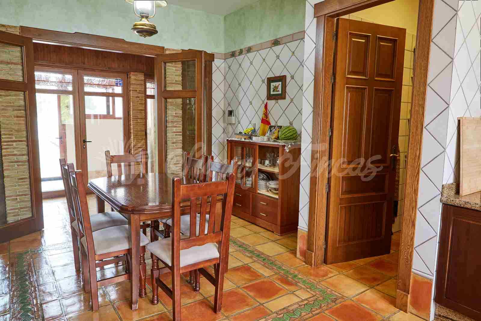 5 soveværelse Finca/Landehus til salg i Yecla med swimmingpool garage - € 600.000 (Ref: 7955926)